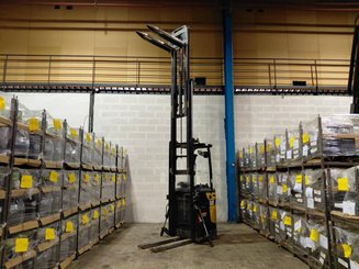 Stand-on pallet stacker Caterpillar NSR20N