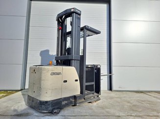 Man-up order picker Crown SP3522-1.0
