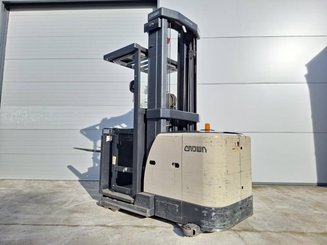 Man-up order picker Crown SP3522-1.0