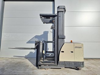 Man-up order picker Crown SP3522-1.0