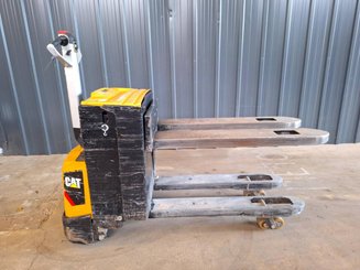 Pedestrian pallet truck Caterpillar NPP20N2E
