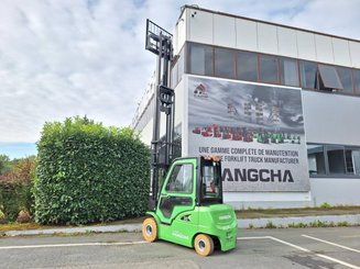 Four wheel front forklift Hangcha XC30i