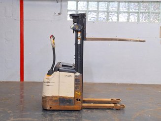 Pedestrian pallet stacker Crown ES4000-1.2 - 10