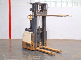 Pedestrian pallet stacker Crown ES4000-1.2 - 8