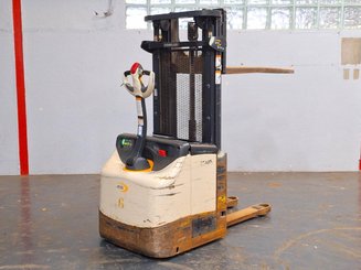 Pedestrian pallet stacker Crown ES4000-1.2 - 6