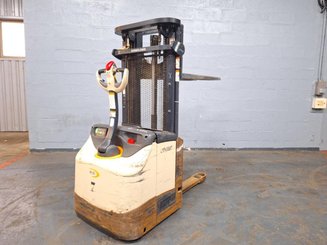 Pedestrian pallet stacker Crown ES4000-1.2