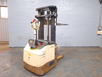 Pedestrian pallet stacker Crown ES4000-1.2 - 8