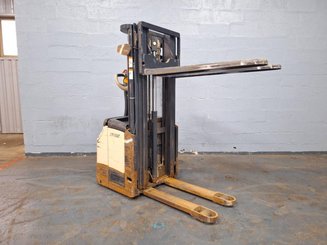 Pedestrian pallet stacker Crown ES4000-1.2