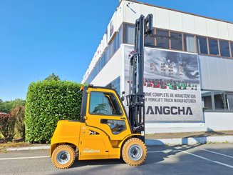 Four wheel front forklift Hangcha XE50i-600