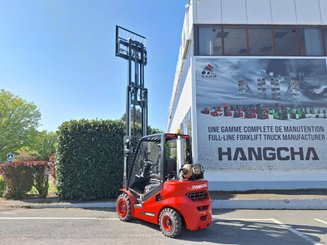 Four wheel front forklift Hangcha XF30G-2