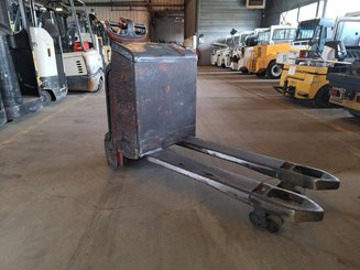Pedestrian pallet truck Fenwick T18