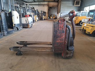 Pedestrian pallet truck Fenwick T18