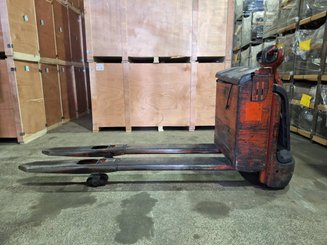 Pedestrian pallet truck Fenwick T18