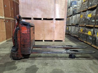 Pedestrian pallet truck Fenwick T18