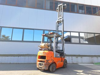 Four wheel front forklift Heli CPYD15
