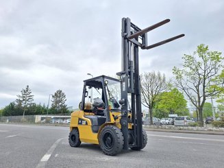 Four wheel front forklift Caterpillar GP35 NTD