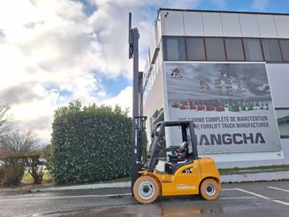 Four wheel front forklift Hangcha XE35i (CPD35-XEY2-SI)