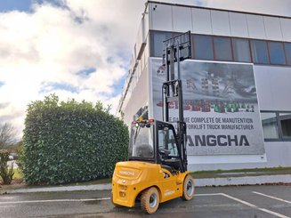 Four wheel front forklift Hangcha XE35i (CPD35-XEY2-SI)