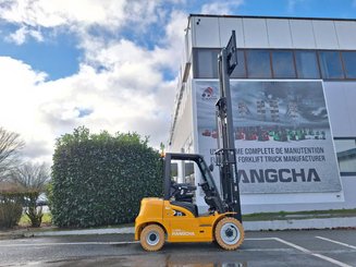Four wheel front forklift Hangcha XE35i (CPD35-XEY2-SI)