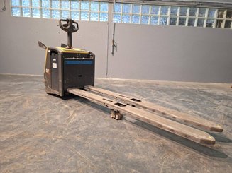 Stand-on pallet truck Caterpillar NPV20N2 - 6
