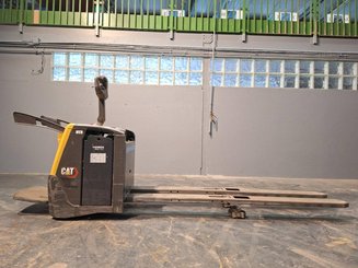 Stand-on pallet truck Caterpillar NPV20N2 - 10