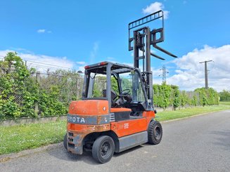 Four wheel front forklift Toyota 7FBMF50 - 9