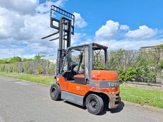 Four wheel front forklift Toyota 7FBMF50 - 8