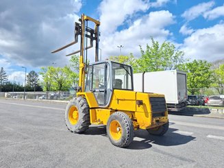 All-terrain forklift JCB 930-2