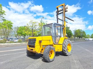 All-terrain forklift JCB 930-2