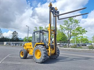 All-terrain forklift JCB 930-2