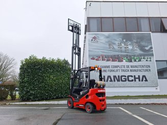 Four wheel front forklift Hangcha XF18G-2 - 10