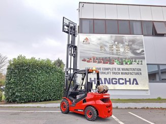 Four wheel front forklift Hangcha XF35G-2