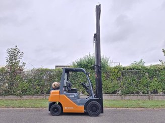 Four wheel front forklift Toyota 028FGF25