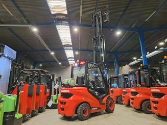 Four wheel front forklift Hangcha XF35G-2
