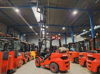 Four wheel front forklift Hangcha XF35G-2 - 10