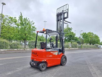 Four wheel front forklift Heli CPD30