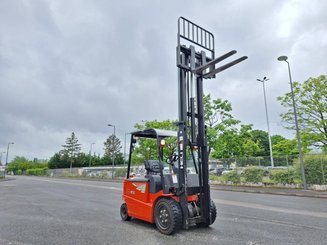 Four wheel front forklift Heli CPD30