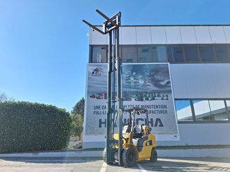 Four wheel front forklift Caterpillar GP25NTD