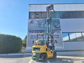 Four wheel front forklift Caterpillar GP25NTD