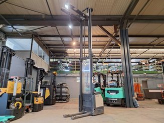 Pedestrian pallet stacker Crown ES4000-1.6