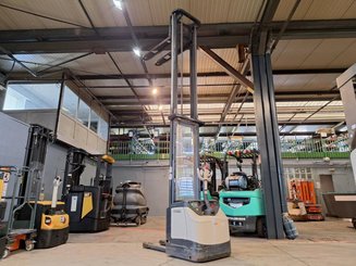 Pedestrian pallet stacker Crown ES4000-1.6