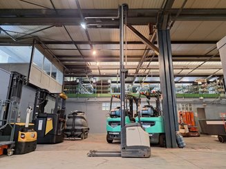 Pedestrian pallet stacker Crown ES4000-1.6