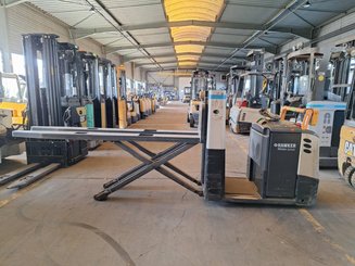 Low-level order picker Crown GPC3055-2.0