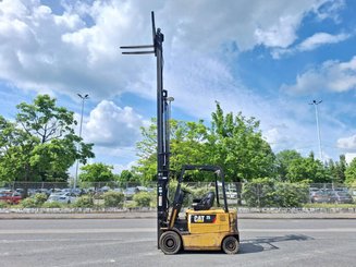 Four wheel front forklift Caterpillar EP25K-PAC
