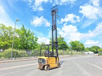 Four wheel front forklift Caterpillar EP25K-PAC