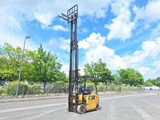 Four wheel front forklift Caterpillar EP25KP