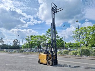 Four wheel front forklift Caterpillar EP25KP