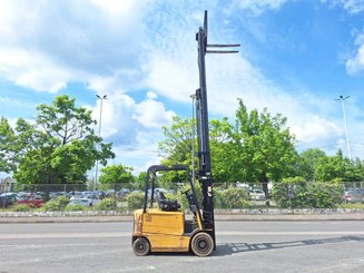 Four wheel front forklift Caterpillar EP25K-PAC
