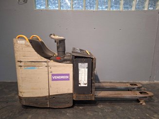 Stand-on pallet truck Crown WT3040 2.00