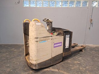 Stand-on pallet truck Crown WT3040 2.00